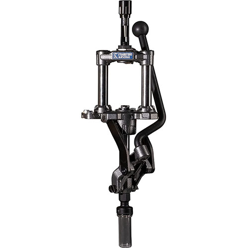 Frankford Arsenal F-1 Single Stage Reloading Press erbjuder smidig drift med linjära kullager, LED-belysning och en effektiv primer catch-system för noggrann omladdning.